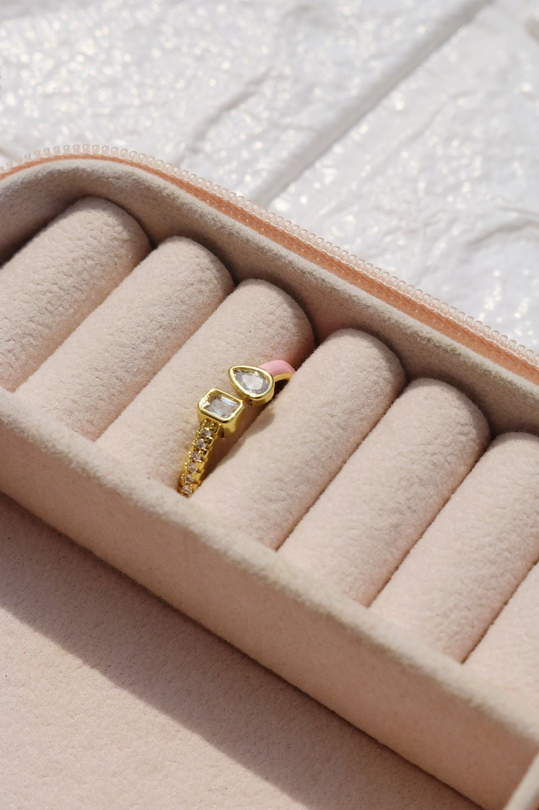 ALAYA STUDDED RING