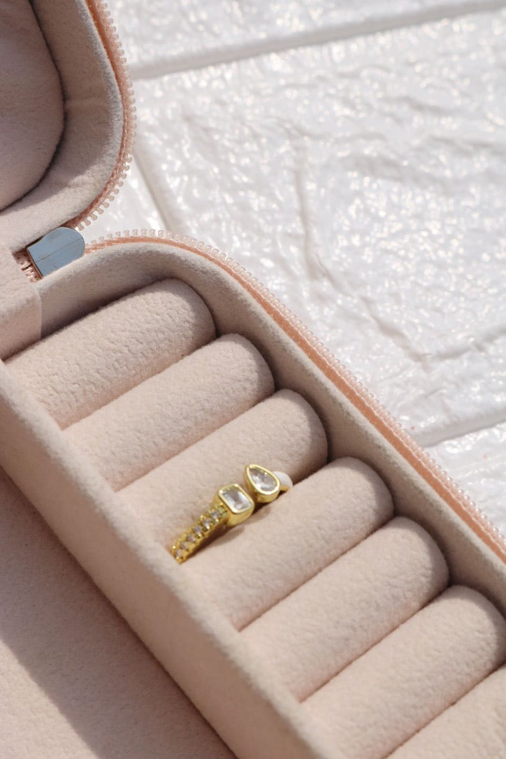 ALAYA STUDDED RING