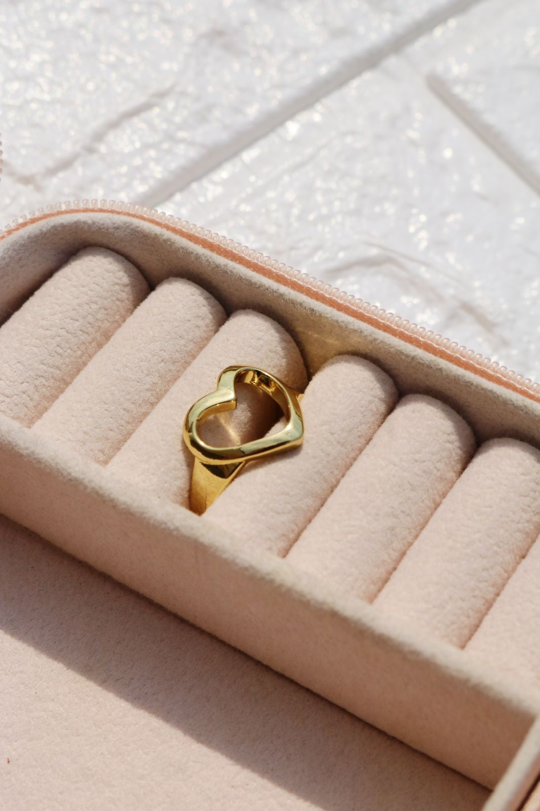 ALL HEARTS GOLD RING