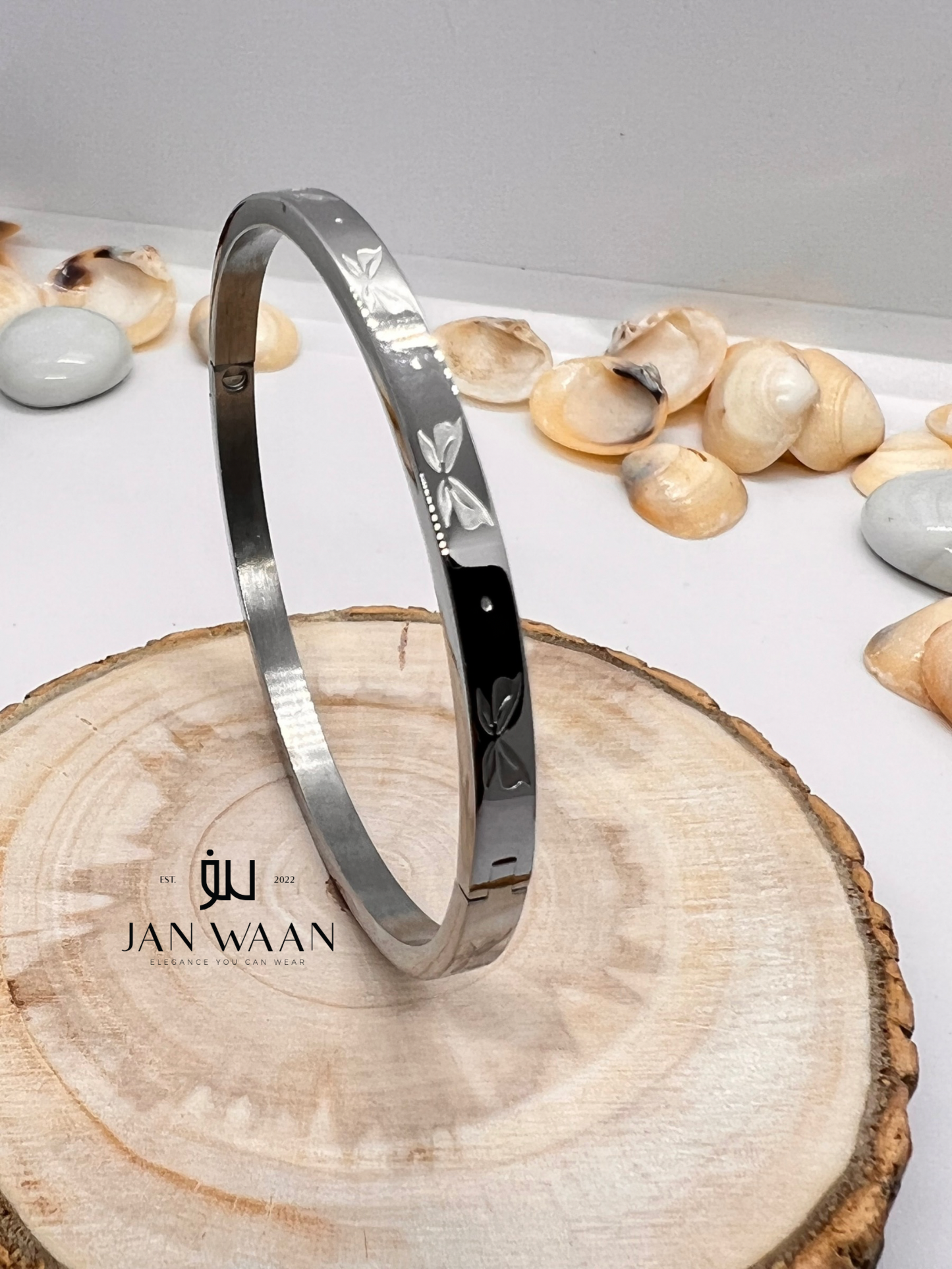 BUTTERFLY ENGRAVED BANGLE BRACELET