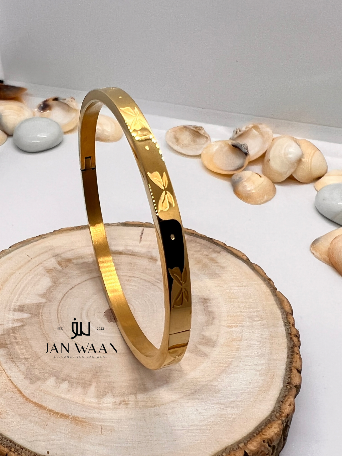 BUTTERFLY ENGRAVED BANGLE BRACELET