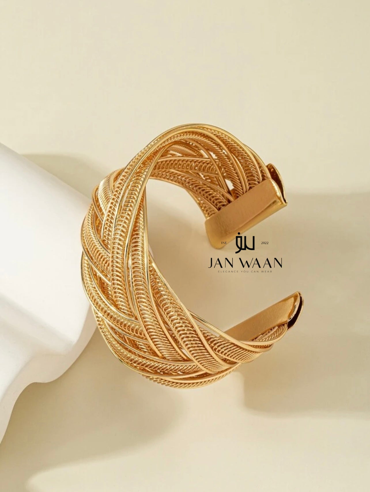 TWIST DÉCOR CUFF BANGLE